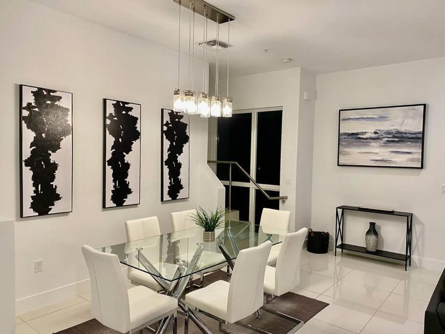Across The Ocean Few Steps To Beach Contemporary Three Bedroom Townhouse Pompano Beach Bagian luar foto
