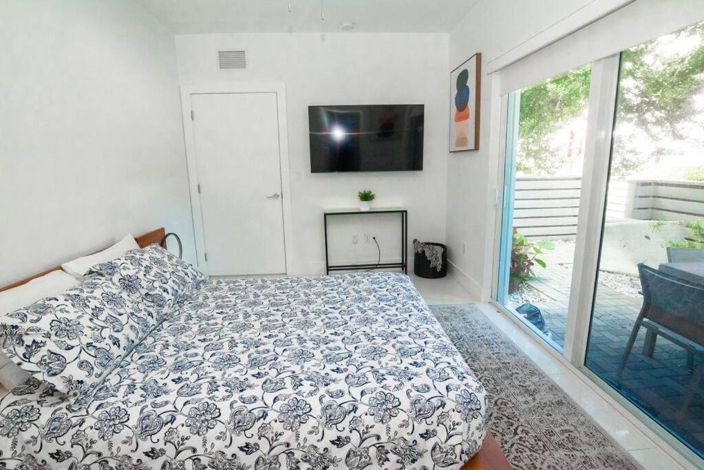 Across The Ocean Few Steps To Beach Contemporary Three Bedroom Townhouse Pompano Beach Bagian luar foto