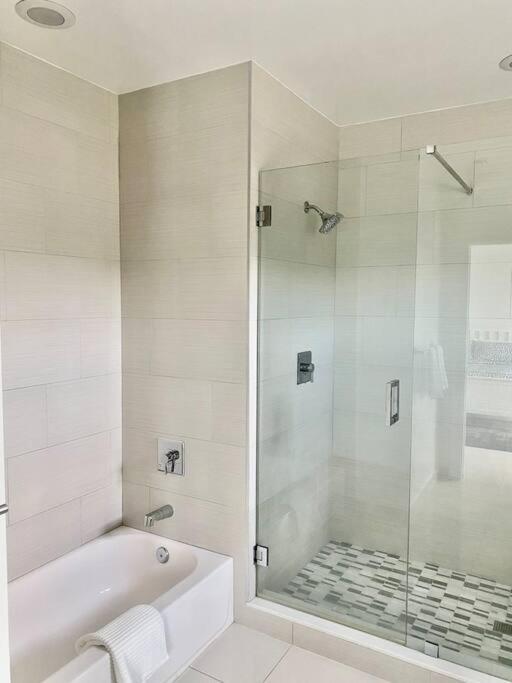 Across The Ocean Few Steps To Beach Contemporary Three Bedroom Townhouse Pompano Beach Bagian luar foto