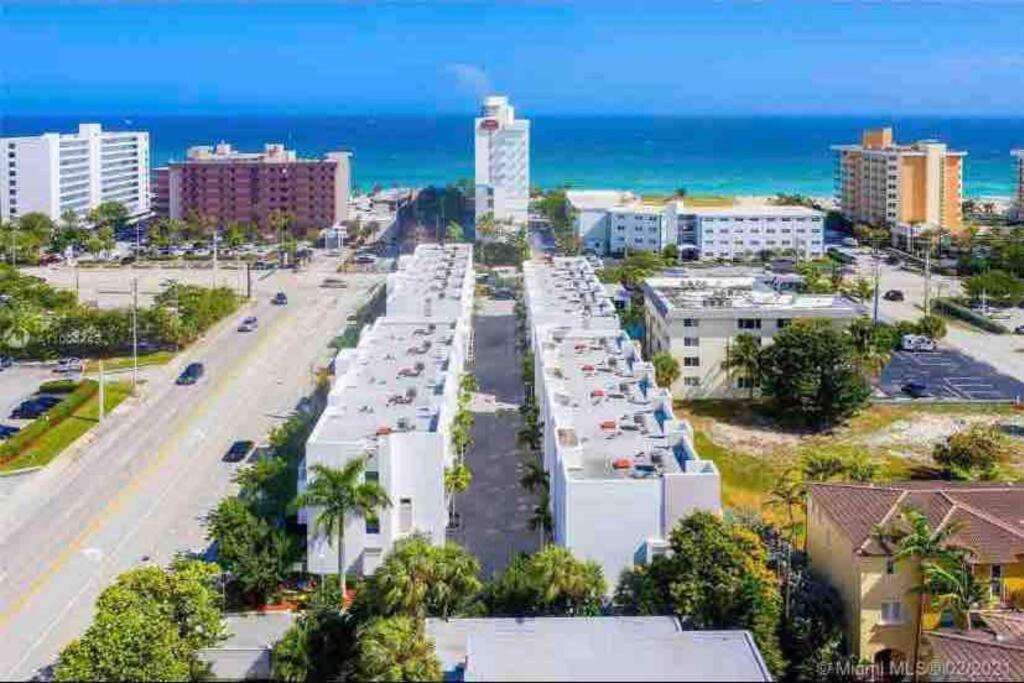 Across The Ocean Few Steps To Beach Contemporary Three Bedroom Townhouse Pompano Beach Bagian luar foto