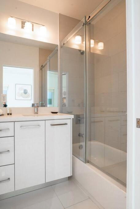 Across The Ocean Few Steps To Beach Contemporary Three Bedroom Townhouse Pompano Beach Bagian luar foto