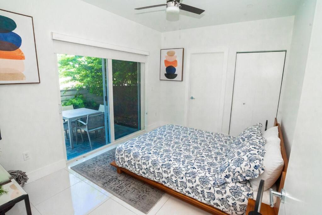Across The Ocean Few Steps To Beach Contemporary Three Bedroom Townhouse Pompano Beach Bagian luar foto