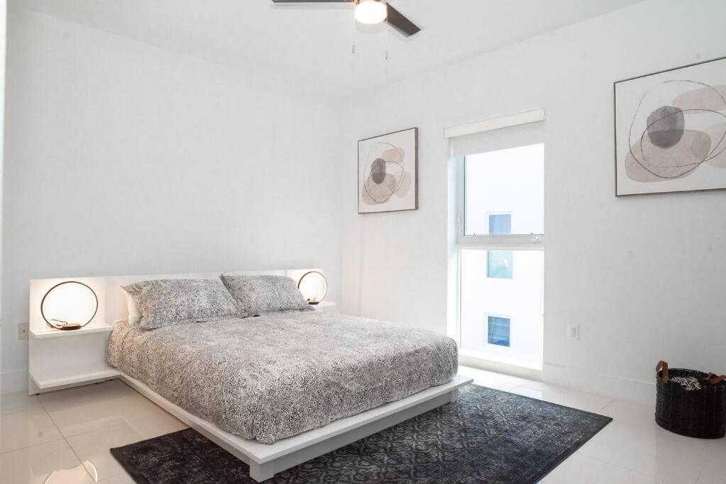 Across The Ocean Few Steps To Beach Contemporary Three Bedroom Townhouse Pompano Beach Bagian luar foto