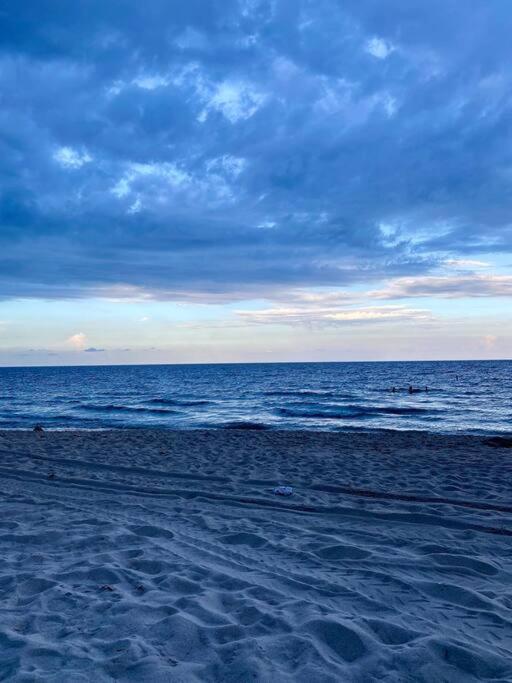 Across The Ocean Few Steps To Beach Contemporary Three Bedroom Townhouse Pompano Beach Bagian luar foto