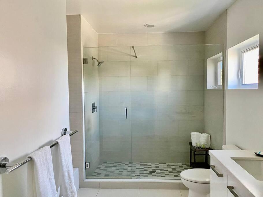 Across The Ocean Few Steps To Beach Contemporary Three Bedroom Townhouse Pompano Beach Bagian luar foto