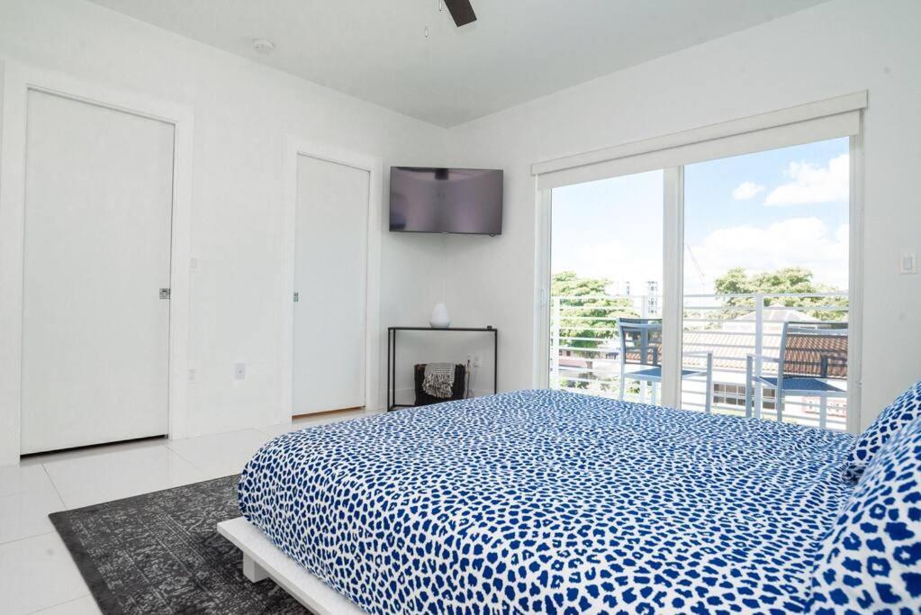 Across The Ocean Few Steps To Beach Contemporary Three Bedroom Townhouse Pompano Beach Bagian luar foto