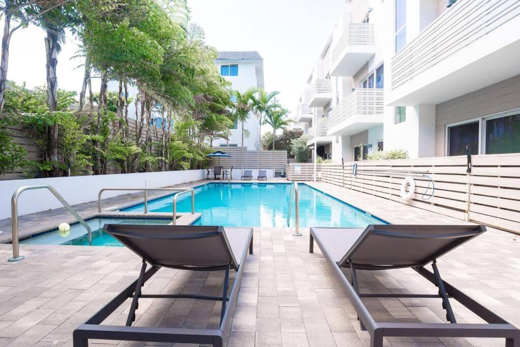Across The Ocean Few Steps To Beach Contemporary Three Bedroom Townhouse Pompano Beach Bagian luar foto