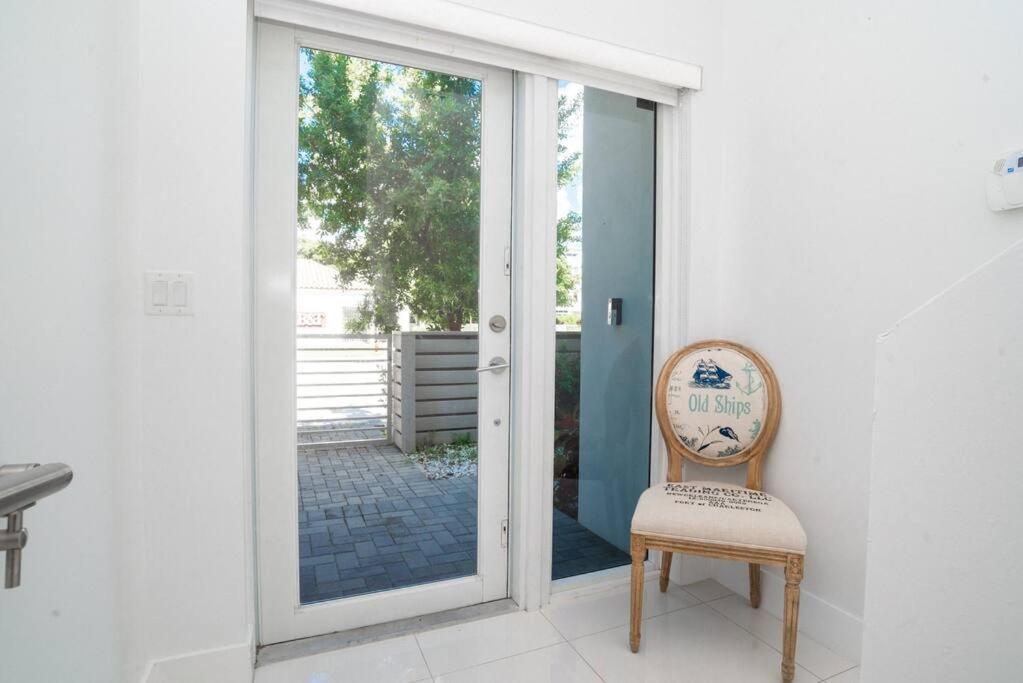 Across The Ocean Few Steps To Beach Contemporary Three Bedroom Townhouse Pompano Beach Bagian luar foto
