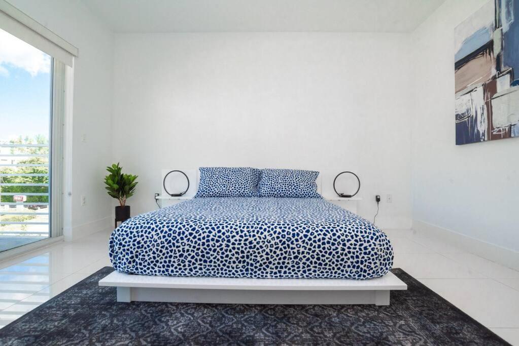 Across The Ocean Few Steps To Beach Contemporary Three Bedroom Townhouse Pompano Beach Bagian luar foto