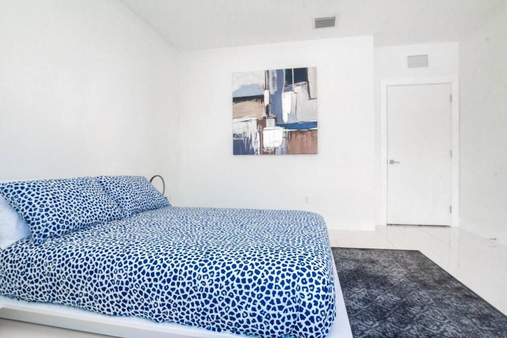 Across The Ocean Few Steps To Beach Contemporary Three Bedroom Townhouse Pompano Beach Bagian luar foto
