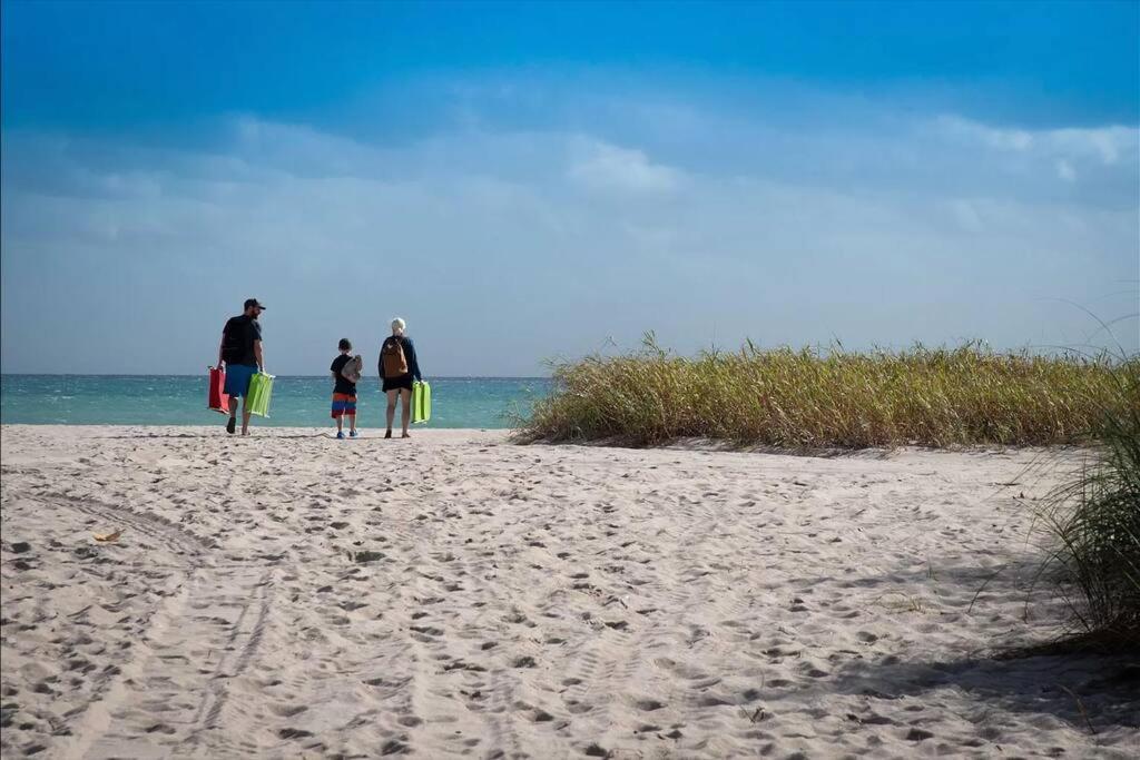Across The Ocean Few Steps To Beach Contemporary Three Bedroom Townhouse Pompano Beach Bagian luar foto