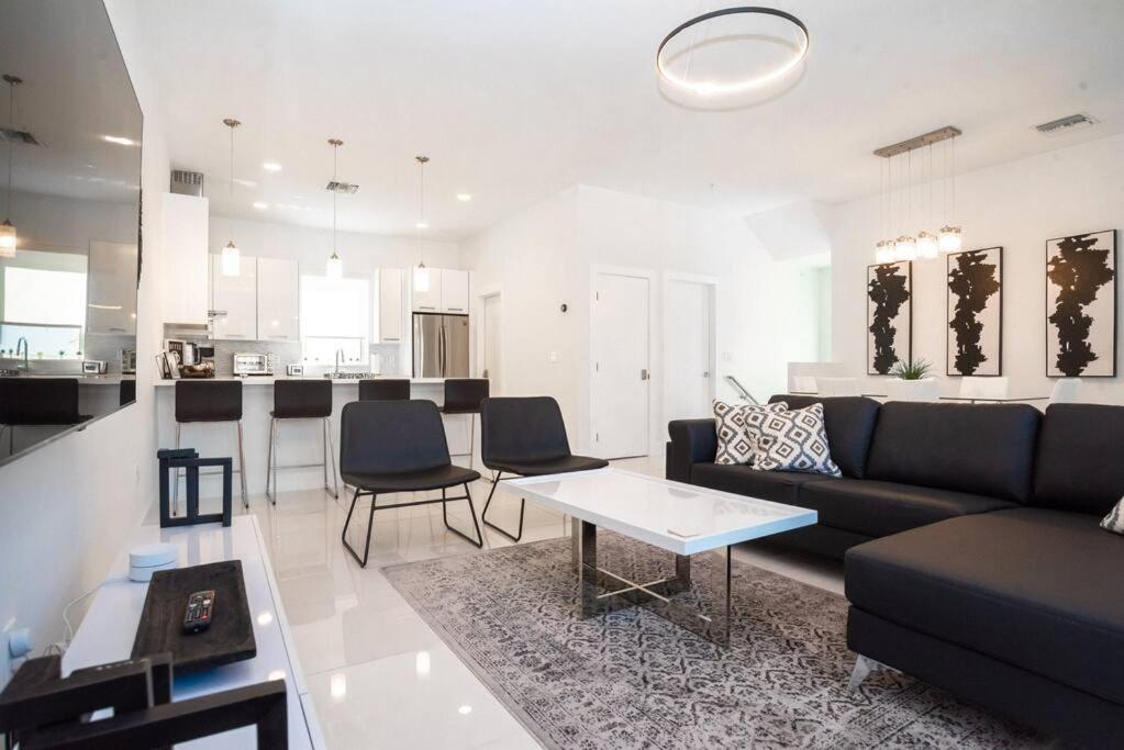 Across The Ocean Few Steps To Beach Contemporary Three Bedroom Townhouse Pompano Beach Bagian luar foto