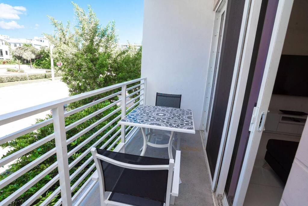 Across The Ocean Few Steps To Beach Contemporary Three Bedroom Townhouse Pompano Beach Bagian luar foto