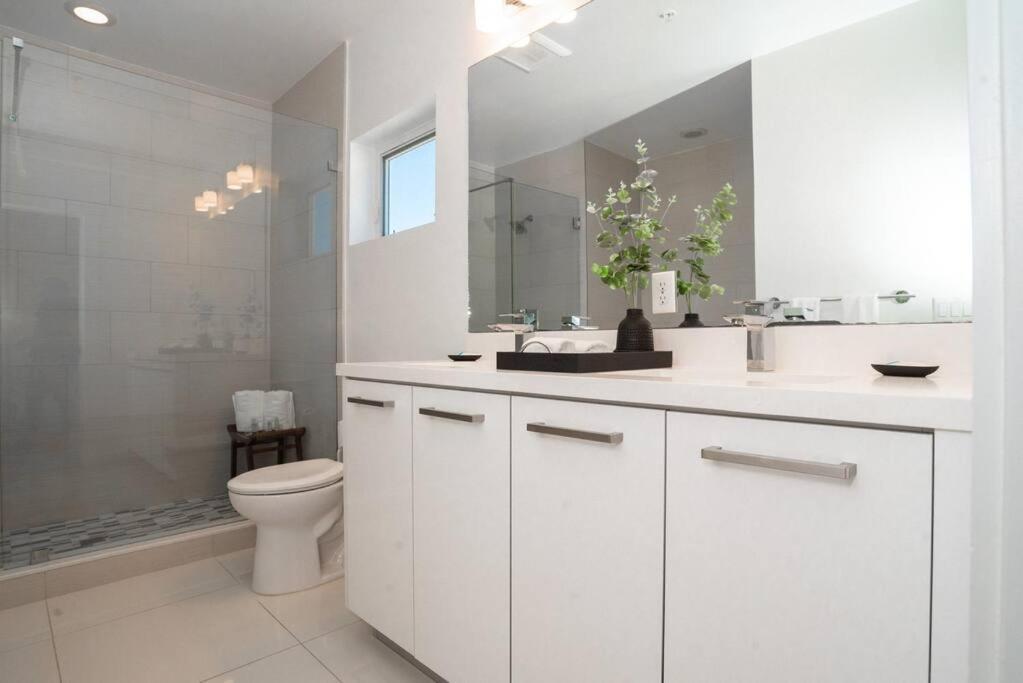Across The Ocean Few Steps To Beach Contemporary Three Bedroom Townhouse Pompano Beach Bagian luar foto