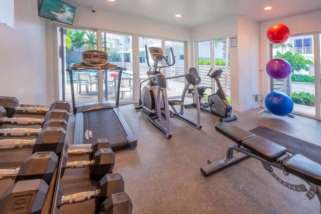 Across The Ocean Few Steps To Beach Contemporary Three Bedroom Townhouse Pompano Beach Bagian luar foto